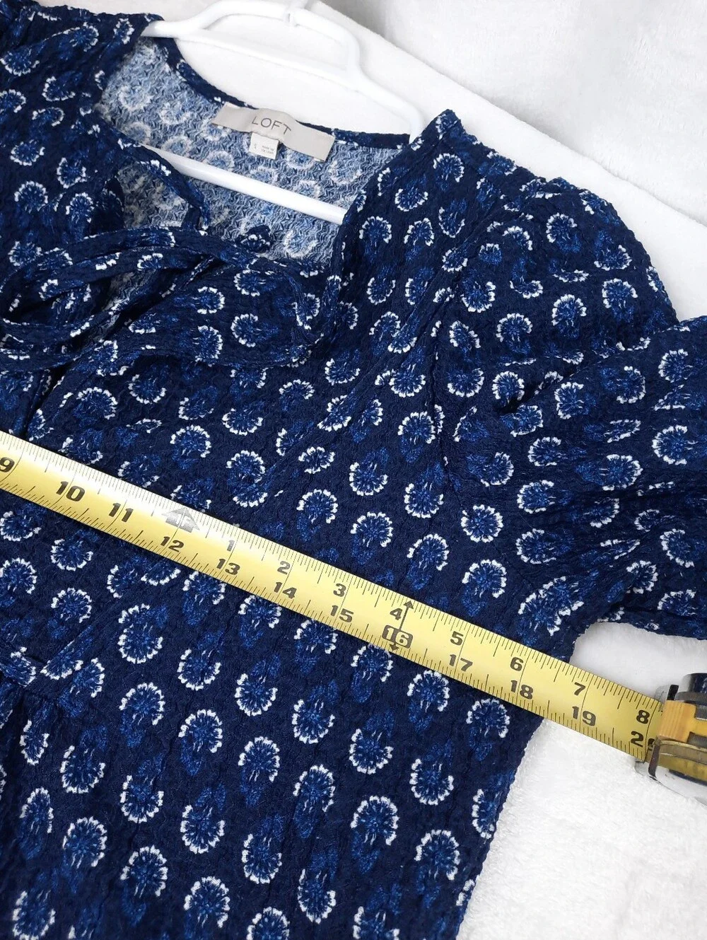 LOFT Navy Printed Short Sleeve Tie-Front Top Size